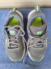 Under Armor Charge Assert 10 Gravel Lime Youth 4Y EVA Lining Everything Shoe EUC