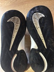 Nike Team Hustle Black Metallic Gold Size Youth 2.5 AQ4225-004