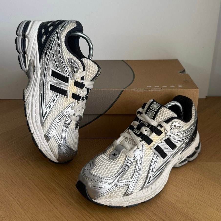 New Balance 1906 R Metallic Silver/Black Kids Sneakers- SZ 6.5 Y