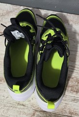 Nike Cosmic Runner GS Volt Black White Size 6.5Y Youth Sneakers Athletic Shoes