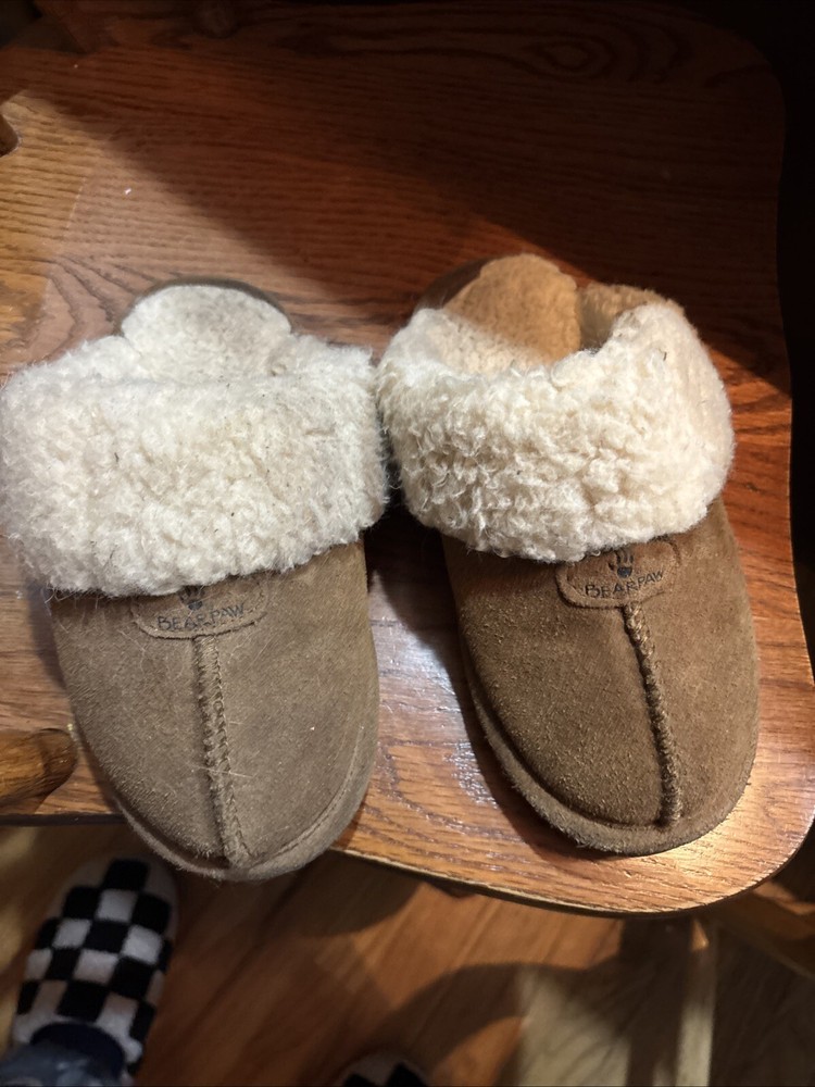 youth Bearpaw slippers size 2