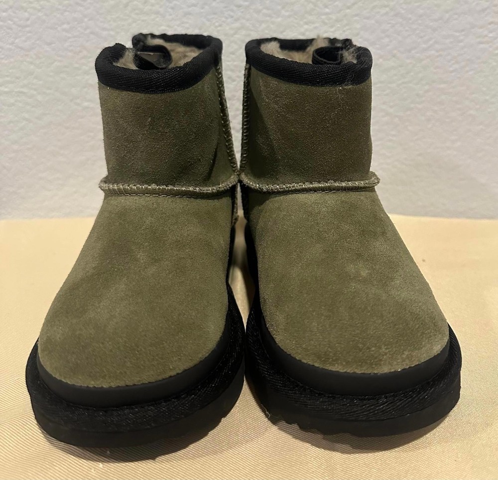 New UGG Australia Kids Classic Mini Zipper Tape Logo Boots Toddler Size 10