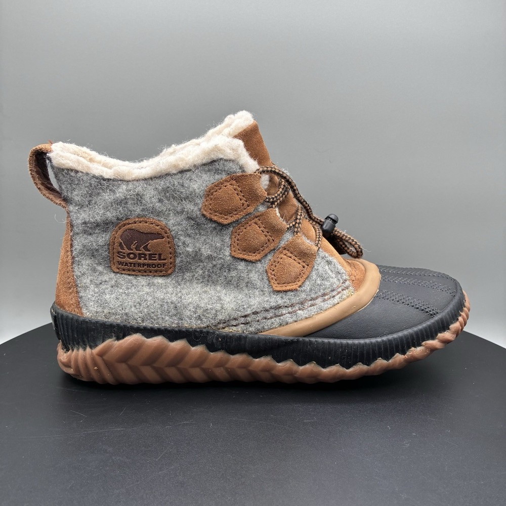Sorel Out ‚N About Plush Boots Waterproof Youth 3 Gray Felt