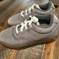 HEELYS Pro 20 Skate Shoe Size YTH 2 Grey Canvas Lace Up FUN! Pre-Owned