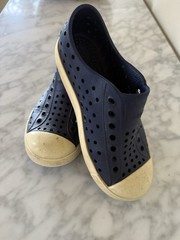 Native Jefferson shoes Navy Blue Is Child Size 11