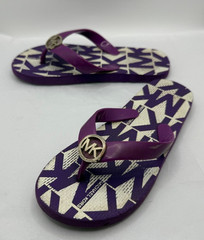 CHIC MICHAEL KORS MONOGRAM LOGO KIDS SANDALS! (SIZE 3-4Y)