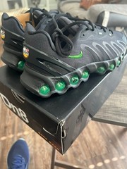 Size 4.5 (GS) – Nike Air Max DNB