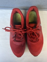NIKE Star Runner 2 Low Sneakers / 907254-600 / Size US 5.5Y / Great Shape!