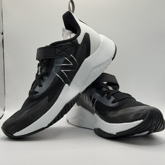 New Balance Rave Run V2 Bungee Lace With Top Strap Kids Size 5.5 Black White
