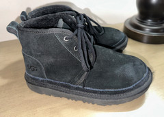 UGG Kid’s Neumel Chukka shearling ankle boots US 3 EU 35 Black suede leather EUC