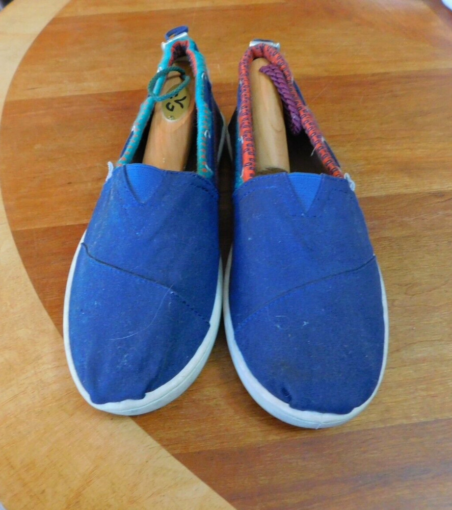 TOMS blue canvas boat shoes youth sz 5