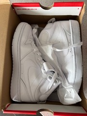 Nike Court Borough Mid 2 White Size 5Y Big Kids‘ – Worn indoors only