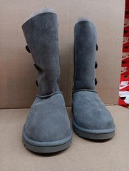 UGG Women’s Bailey Button Triplet boot, Size 5, Grey 1962 Y