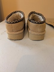 Bearpaw Martis Cocoa Shearling Slippers, Size 2, Platform Lined