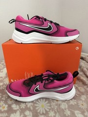 Nike Cosmic Runner (GS) Size 6.5 Y New and Box No Lid