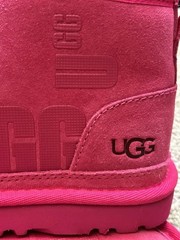 BIG KID UGG NEUMEL II SCATTER GRAPHIC RASPBERRY CHUKKA BOOTS SZ 4Y/ WMNS SZ 6.5