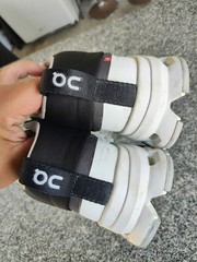 ON Cloudhero Waterproof Black Grey White Youth Running Shoes Size Y6.5
