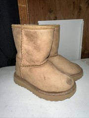 Ugg Australia Classic Short Boots Waterproof Kids Size 7 Brown