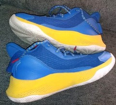 UNDER ARMOUR Youth Stephen Curry 3Z7 Basketball Royal Blue & Yellow Shoe: 6.5 Y