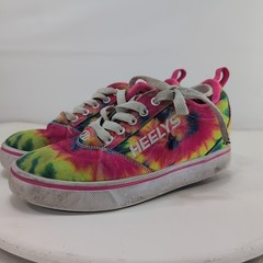 Girls Heelys Pro 20 With WHEELS Tie Dye Print Sneakers – U.S. Youth Size 3 Used