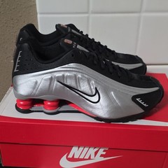 Nike Shox R4 Metallic Silver Black Size 5.5Y Womens 7 Running Shoes CW2626-005