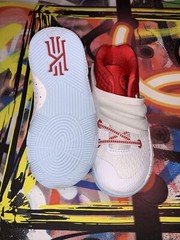 NIke Kyrie 2 Toddler’s White/Red Speckled Size 9c 827281-166 Bin 10&12