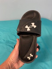 Under Armour Ignite VI Slide Sandals Youth size 6 Black w/ White Slip-on