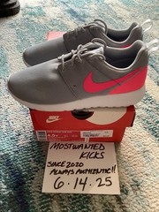 DS 2015 Nike Roshe One Grey Hyper Pink GS Sz 4.5Y