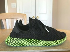 SIZE: 5 ADIDAS DEERUPT RUNNERS B41755 SHOES BLACK / VOLT MESH KIDS