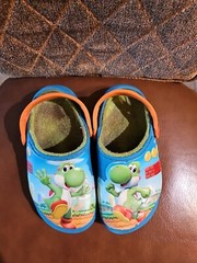 Crocs Fun Lab Super Mario Yoshi Lined Slip On Faux Fur Lined Clogs Shoes C11