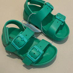 Cat & Jack Size 5 Strap Back Jelly Sandals Kelly Green Summer Beach Pool NWT