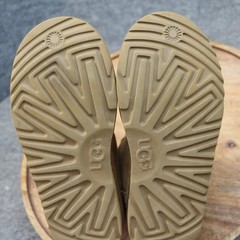 UGG Neumel II Boot Chestnut Brown Suede Kids Size 4 US Chukka Boots Lace Up