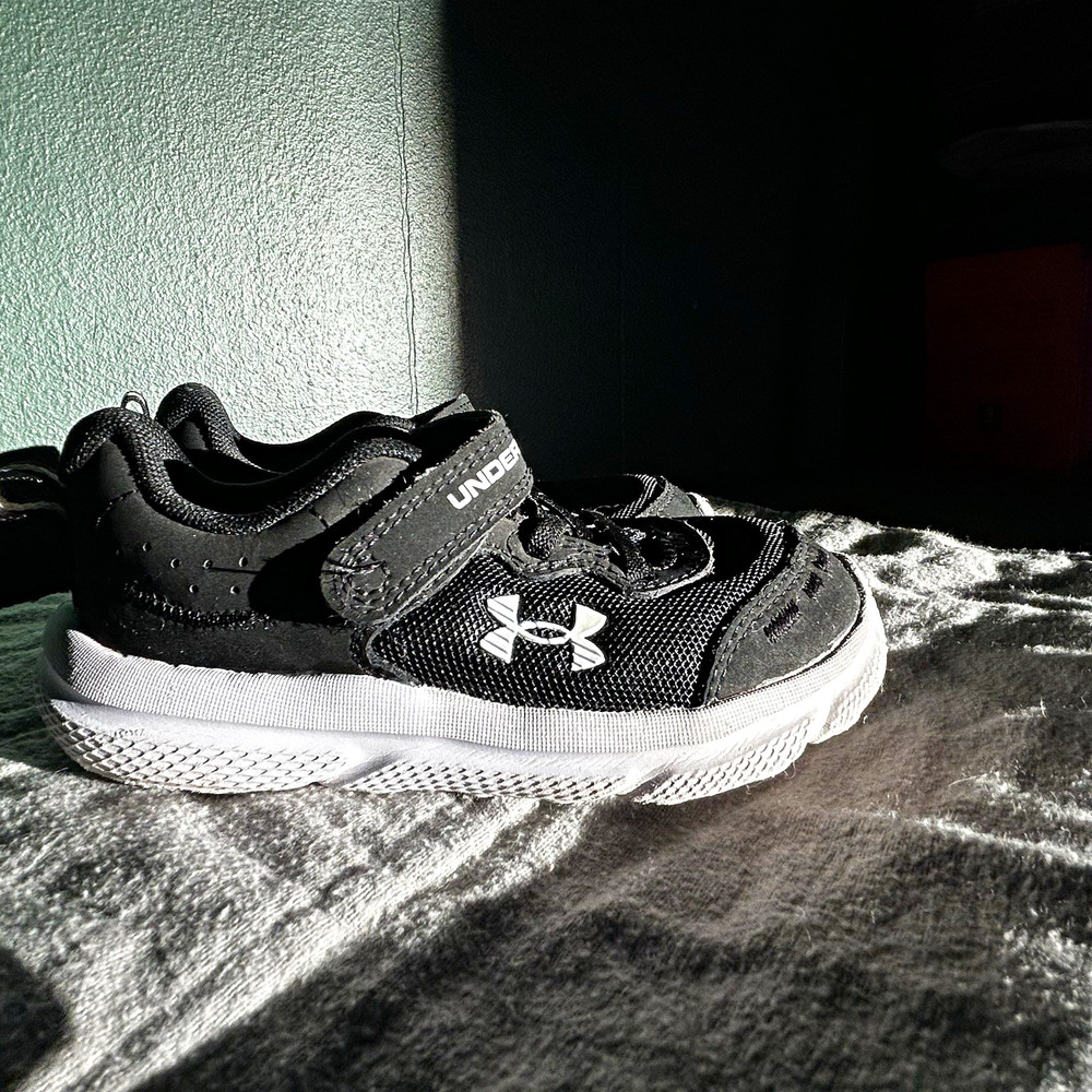 Under Armour Kids Hook & Loop Athletic Sneakers Black/White 9K 3026184-001