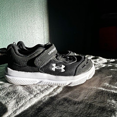 Under Armour Kids Hook & Loop Athletic Sneakers Black/White 9K 3026184-001