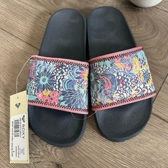 NWT Roxy Girl Floral Slide Sandals – Navy Blue Sole and Multicolor Strap Size 5