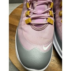 Nike Air Max Axis (GS) Girl’s Size 7Y Running Shoes Pink Gray.