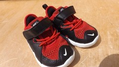 Size 5c – Nike Flex Contact 3 Running Sneakers – Red/Black