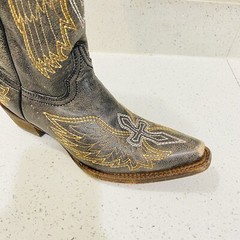 Corral Teen A1029 Youth 4.5T Distressed Black Leather Wings Cross Snip Toe Boots