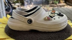 Crocs Classic Lined Clog White Unisex Kids J2 US 2 Slip-On w/ Charms