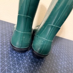 UGG Waterproof Rain Boots Kids Size 1 Green Rubber Pull On Spring Midcalf