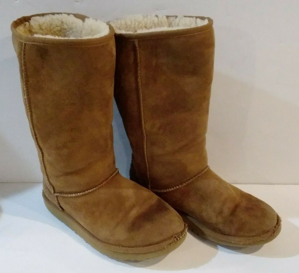 Ugg Australia Classic Tall Boots ~ S/N 5229 ~ Child Size 4