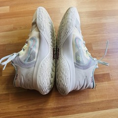 Nike kyrie flytrap athletic sneakers size 4