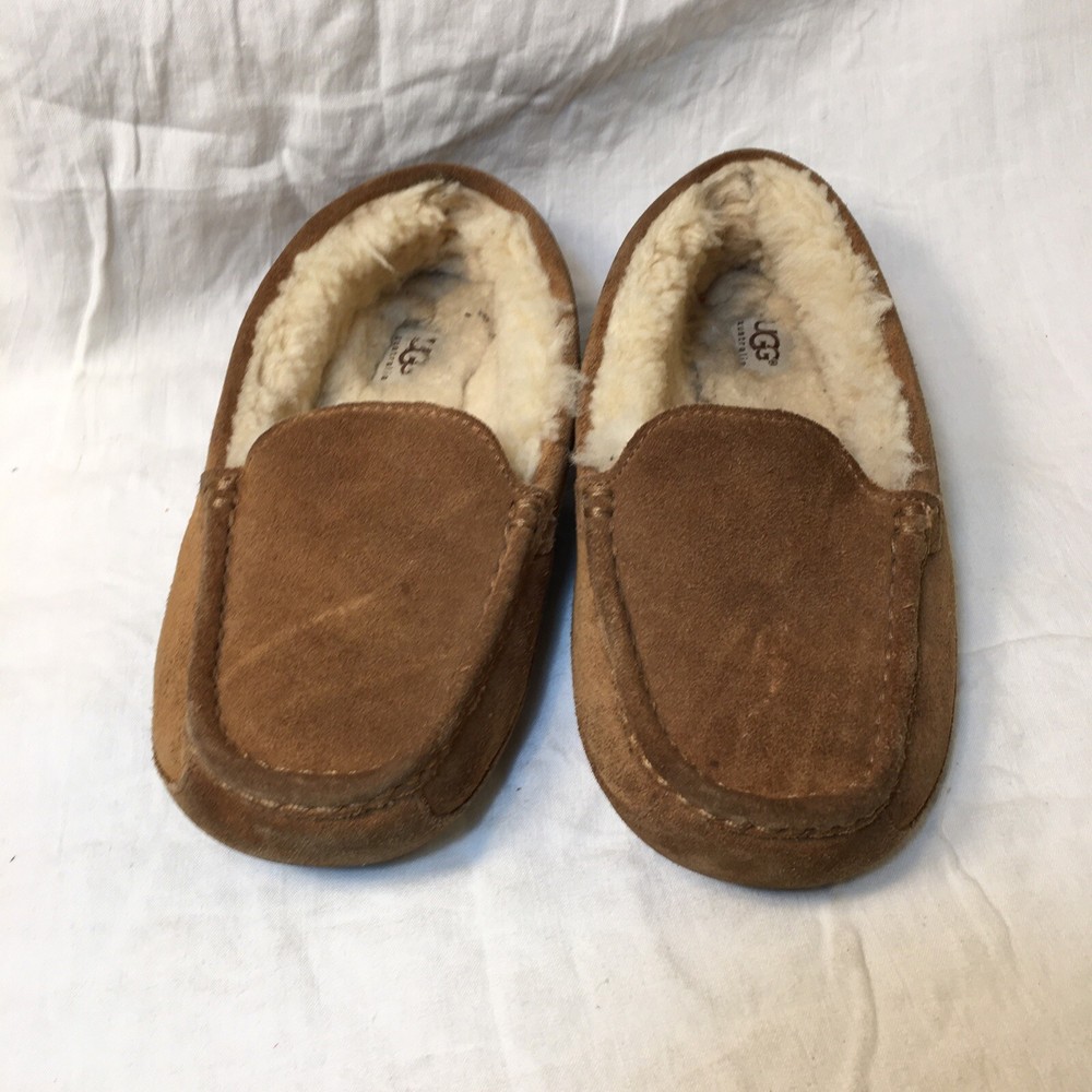 UGG Slippers Size 5 Loafer Lined Moccasin Suede Brown solid 1974