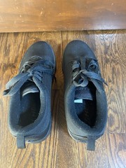 Black Heelys Youth – Size 5 – Missing Wheels