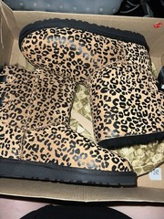 BRAND NEW UGG BAILEY BOW BROWN LEOPARD PRINT BIG KIDS SIZE 5 = 7 Women’s RARE