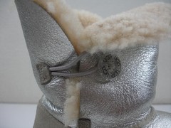 Girls 4 M UGG Bailey Button Metallic Silver Boots Sheepskin Shearling Fur Winter