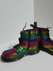 Dr. Martens 1460 Pascal J Black/Rainbow Core Kids Croc Metallic Boots Sz 3 AW004