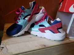 Size 5 (GS) – Nike Huarache Run Low