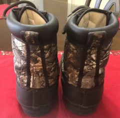 Magellan Outdoors Youth Size 5 Real tree Edge Camoflauge Insulated Boots