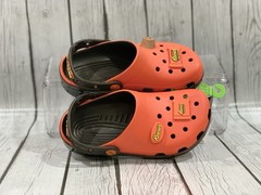 Crocs Rees’s Classic Clog K Sandals Orange/ Brown J3 US unisex kids,